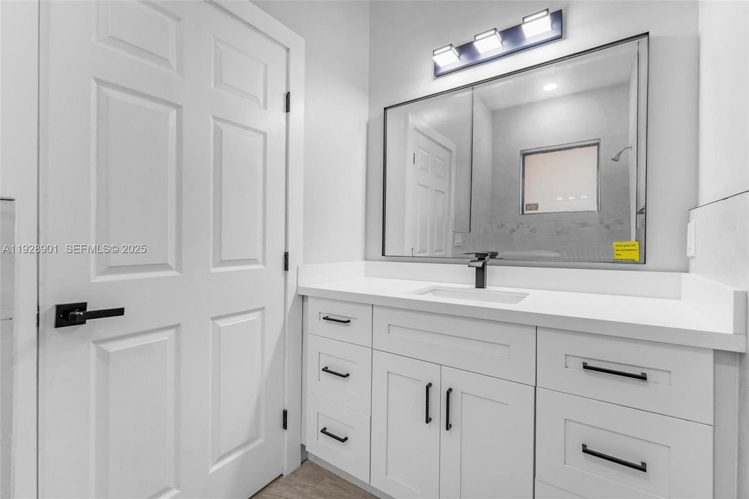 В аренду: $4,000 (4 спален, 2 ванн, 1454 Квадратных фут)