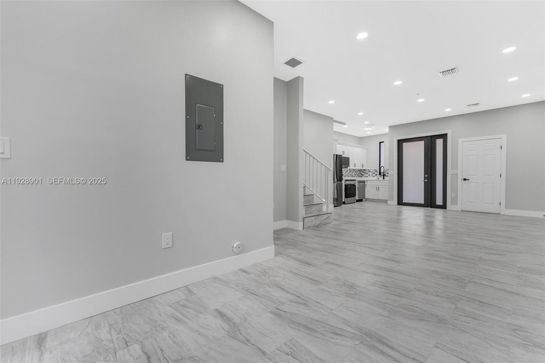 В аренду: $4,000 (4 спален, 2 ванн, 1454 Квадратных фут)