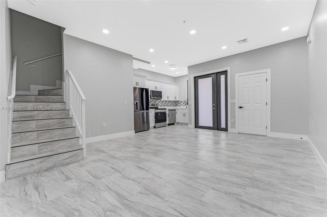 В аренду: $4,000 (4 спален, 2 ванн, 1454 Квадратных фут)