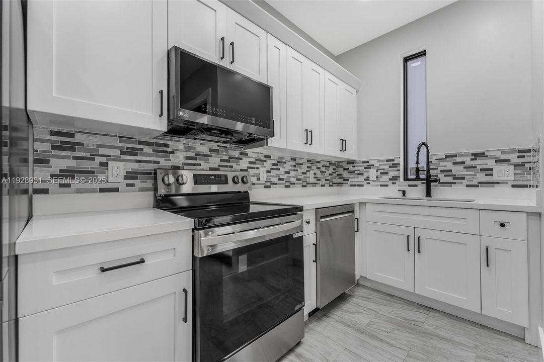 В аренду: $4,000 (4 спален, 2 ванн, 1454 Квадратных фут)