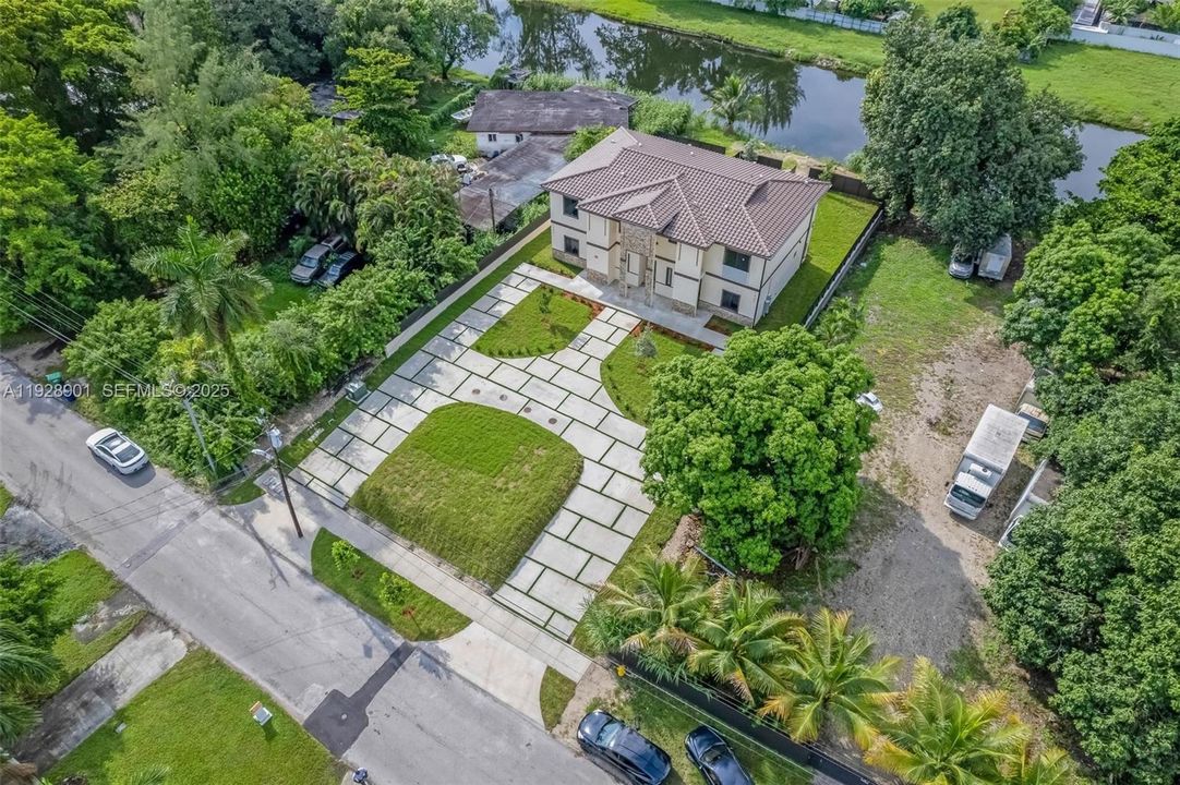 В аренду: $4,000 (4 спален, 2 ванн, 1454 Квадратных фут)