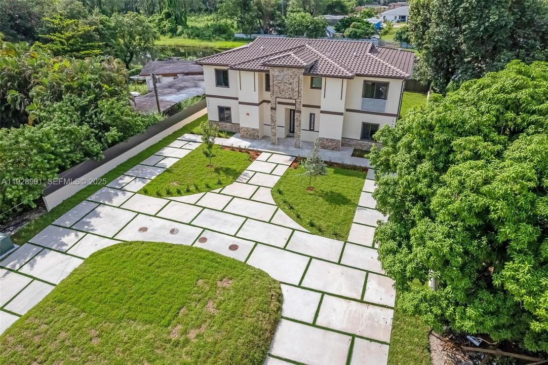 В аренду: $4,000 (4 спален, 2 ванн, 1454 Квадратных фут)