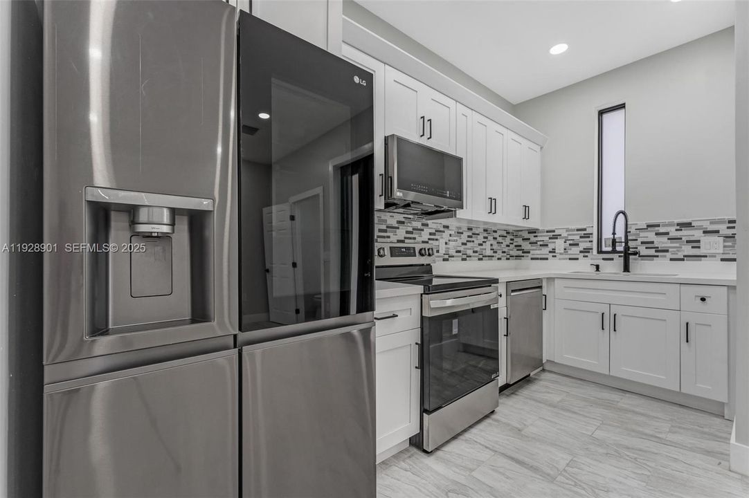 В аренду: $4,000 (4 спален, 2 ванн, 1454 Квадратных фут)