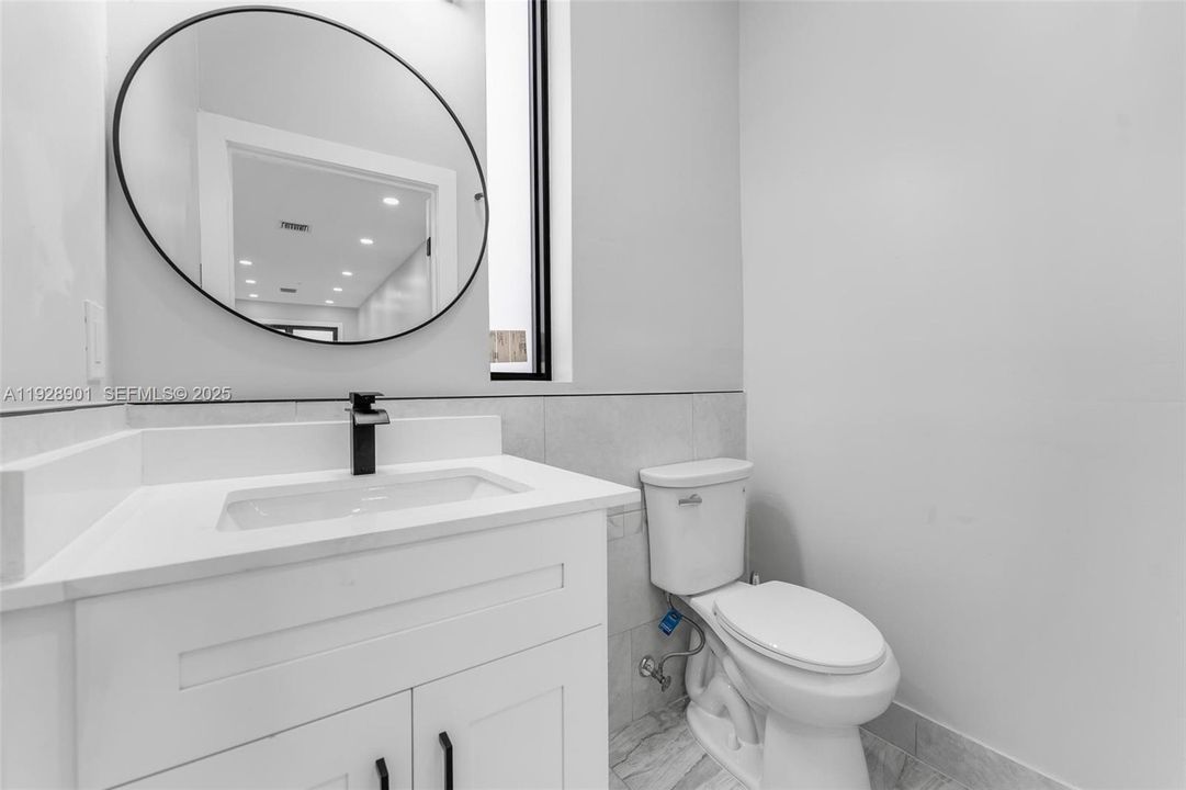 В аренду: $4,000 (4 спален, 2 ванн, 1454 Квадратных фут)