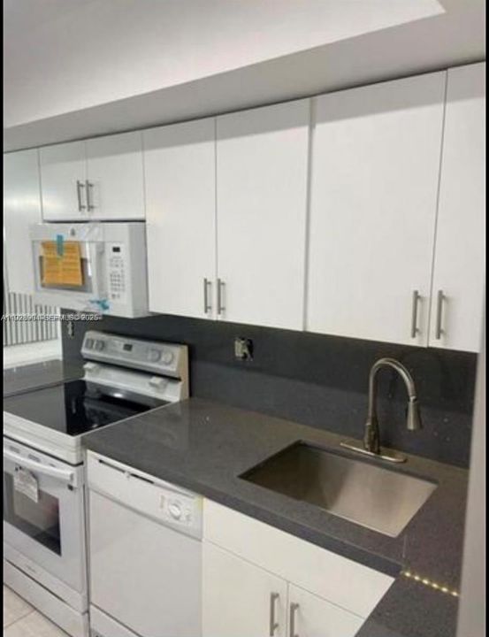 В аренду: $2,400 (2 спален, 2 ванн, 1194 Квадратных фут)