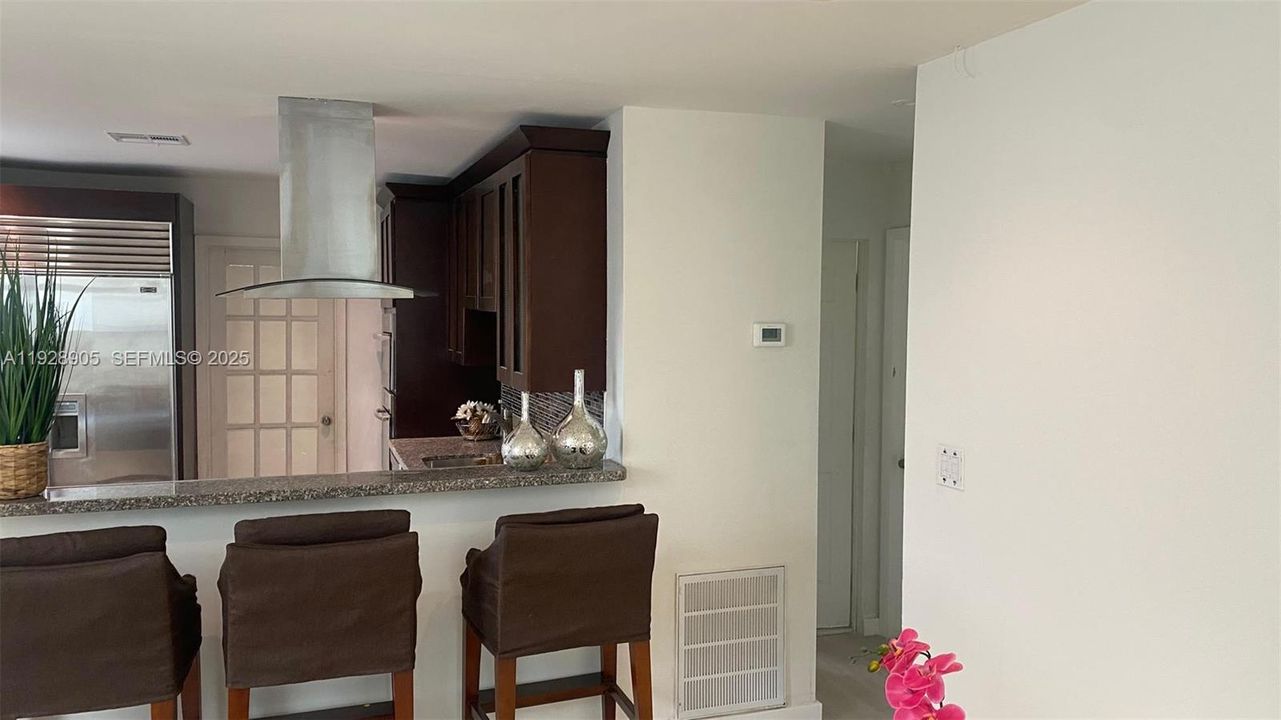 На продажу: $555,000 (2 спален, 1 ванн, 1770 Квадратных фут)