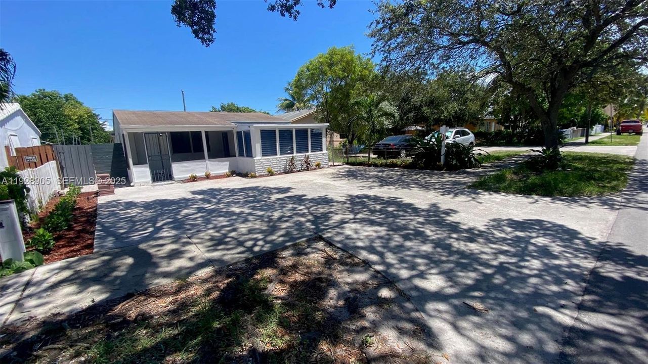 На продажу: $555,000 (2 спален, 1 ванн, 1770 Квадратных фут)