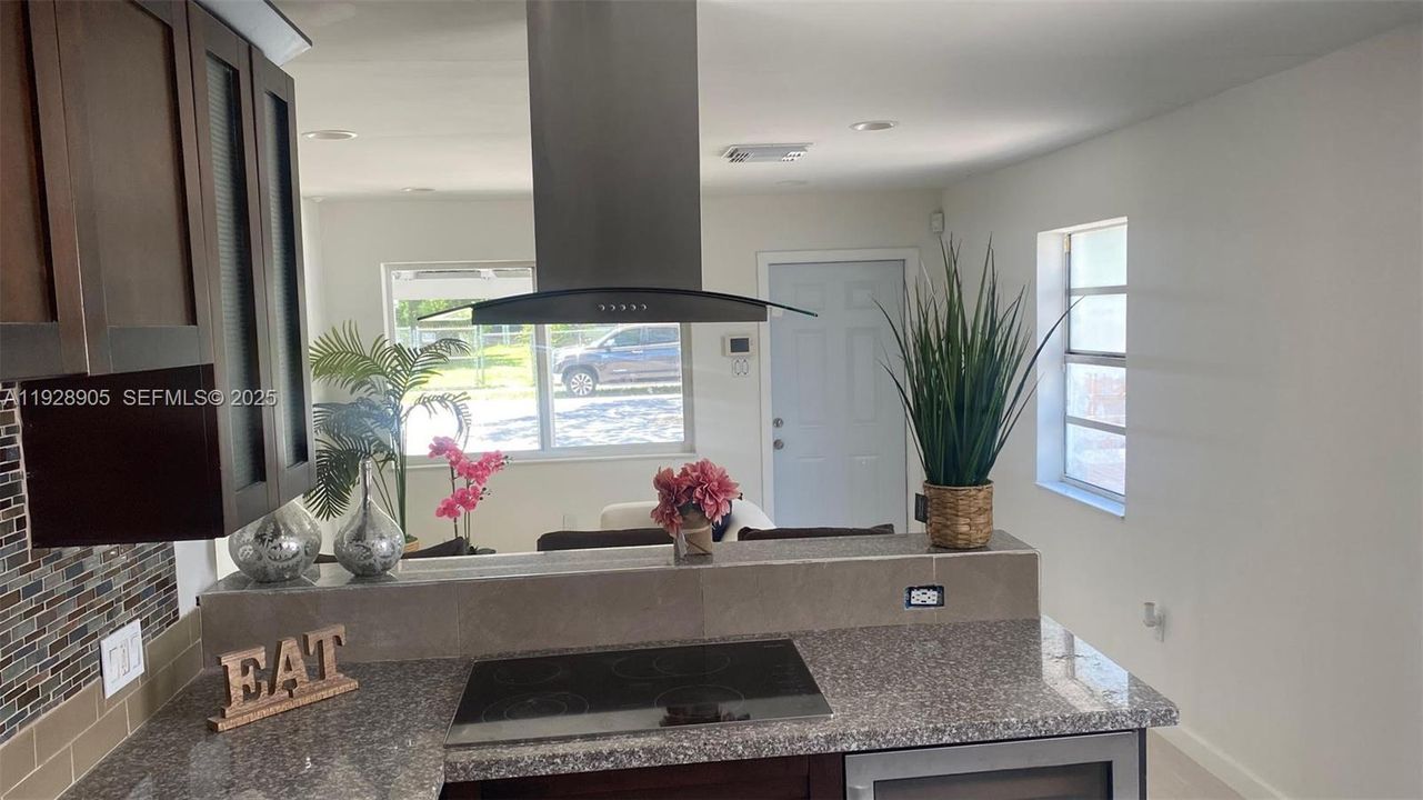 На продажу: $555,000 (2 спален, 1 ванн, 1770 Квадратных фут)