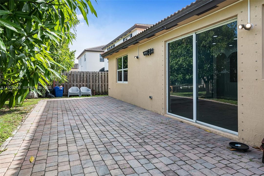 待售: $569,900 (3 贝兹, 2 浴室, 1684 平方英尺)