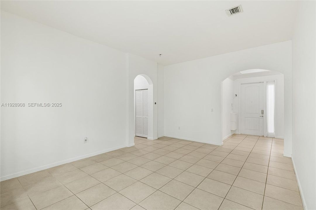 待售: $569,900 (3 贝兹, 2 浴室, 1684 平方英尺)