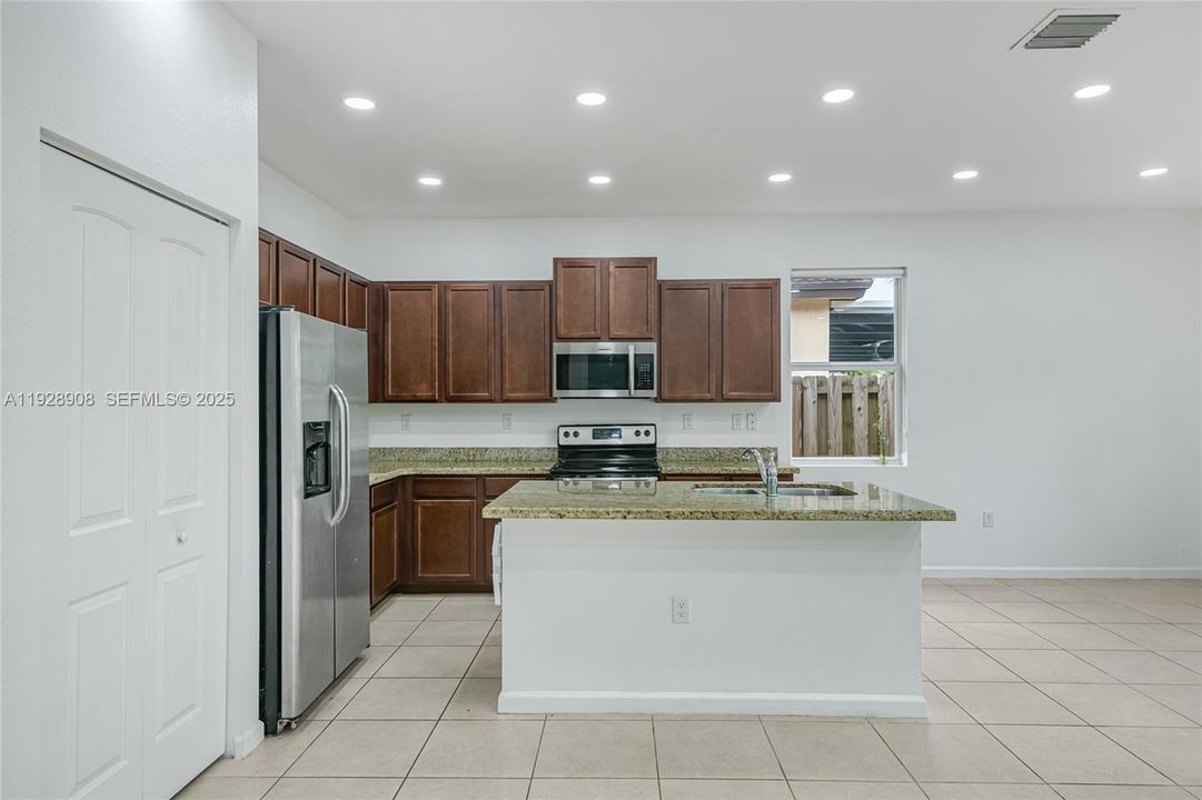 待售: $569,900 (3 贝兹, 2 浴室, 1684 平方英尺)