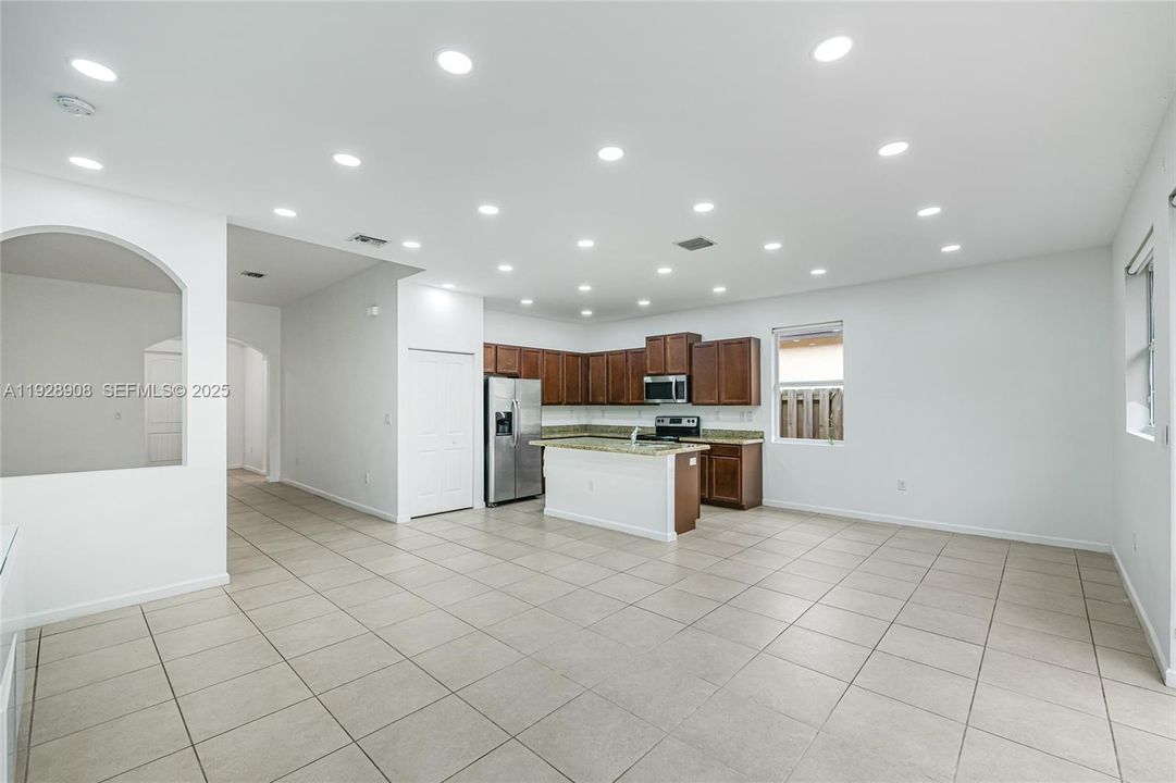 待售: $569,900 (3 贝兹, 2 浴室, 1684 平方英尺)