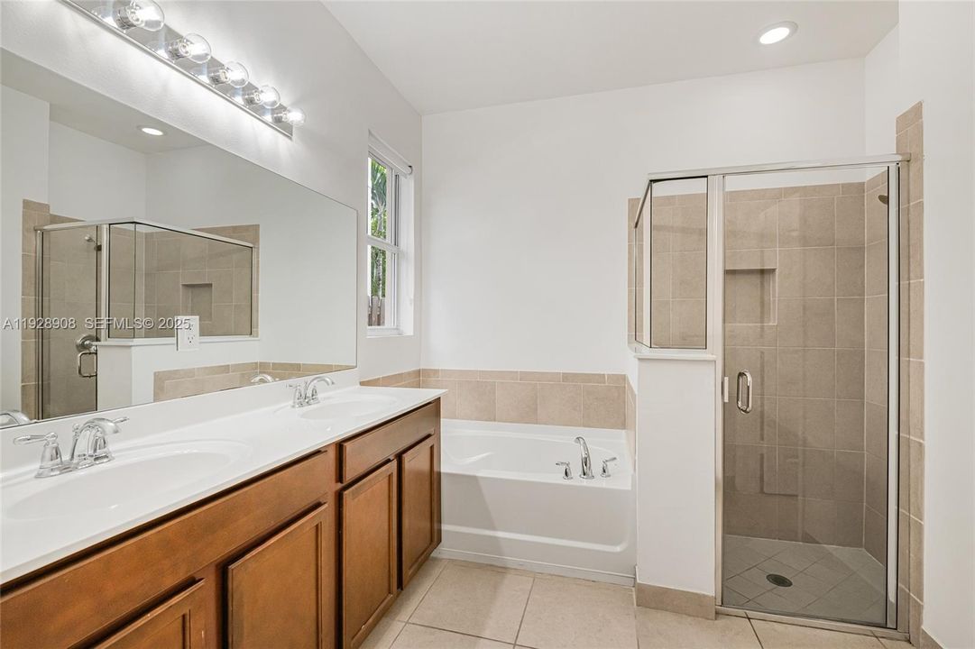 待售: $569,900 (3 贝兹, 2 浴室, 1684 平方英尺)