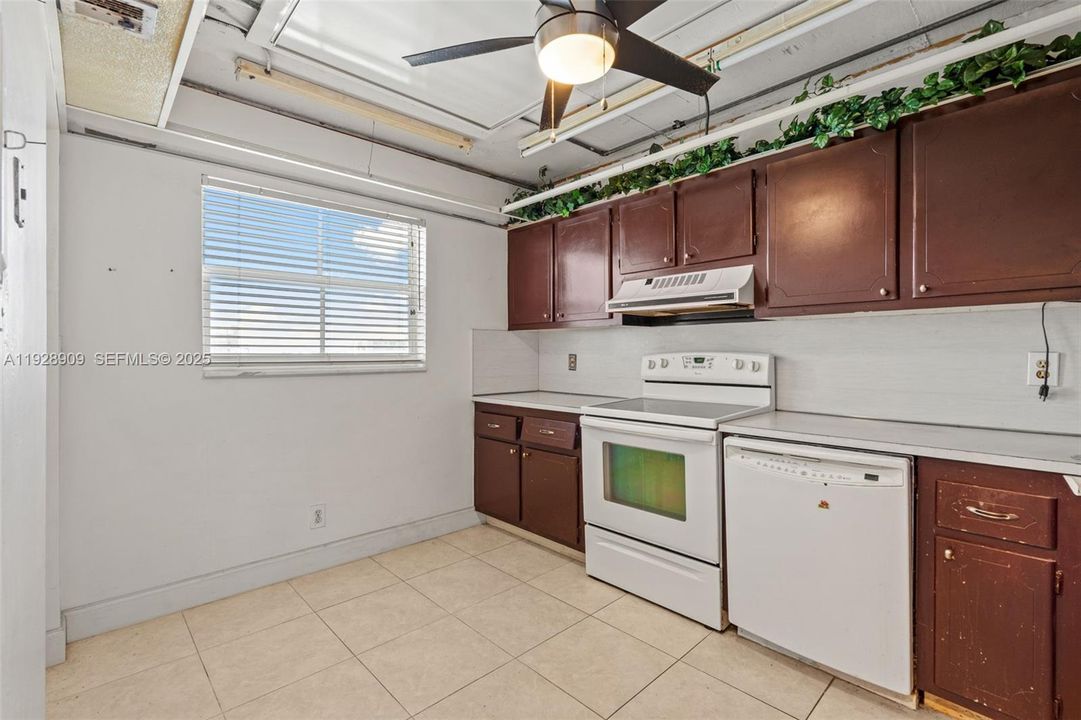 For Sale: $489,900 (2 beds, 2 baths, 1450 Square Feet)
