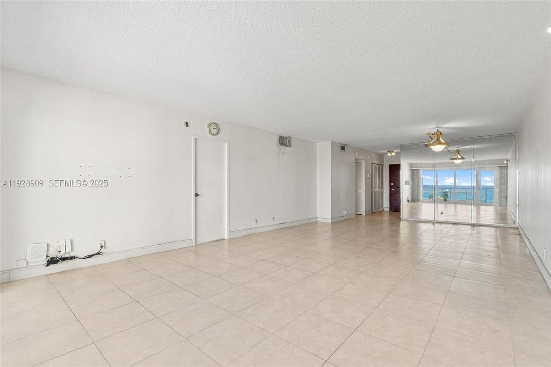 For Sale: $489,900 (2 beds, 2 baths, 1450 Square Feet)