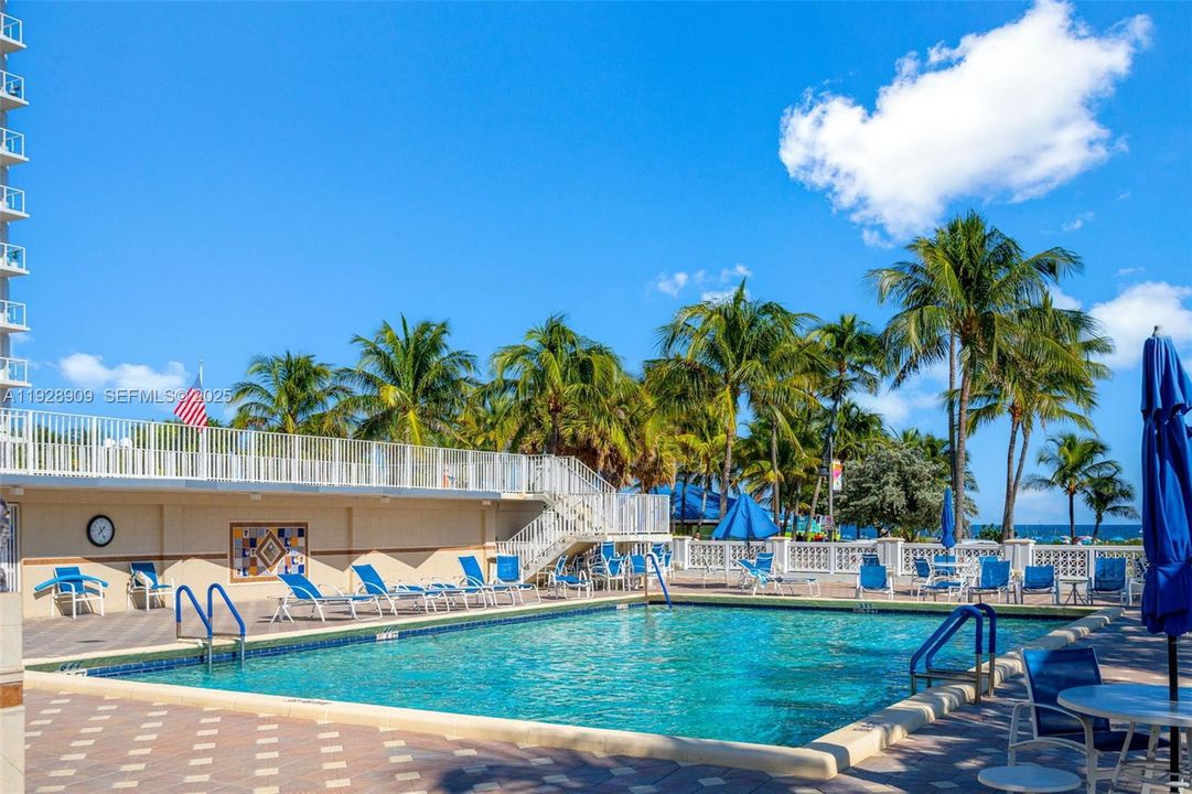 For Sale: $489,900 (2 beds, 2 baths, 1450 Square Feet)