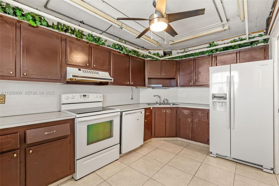 For Sale: $489,900 (2 beds, 2 baths, 1450 Square Feet)