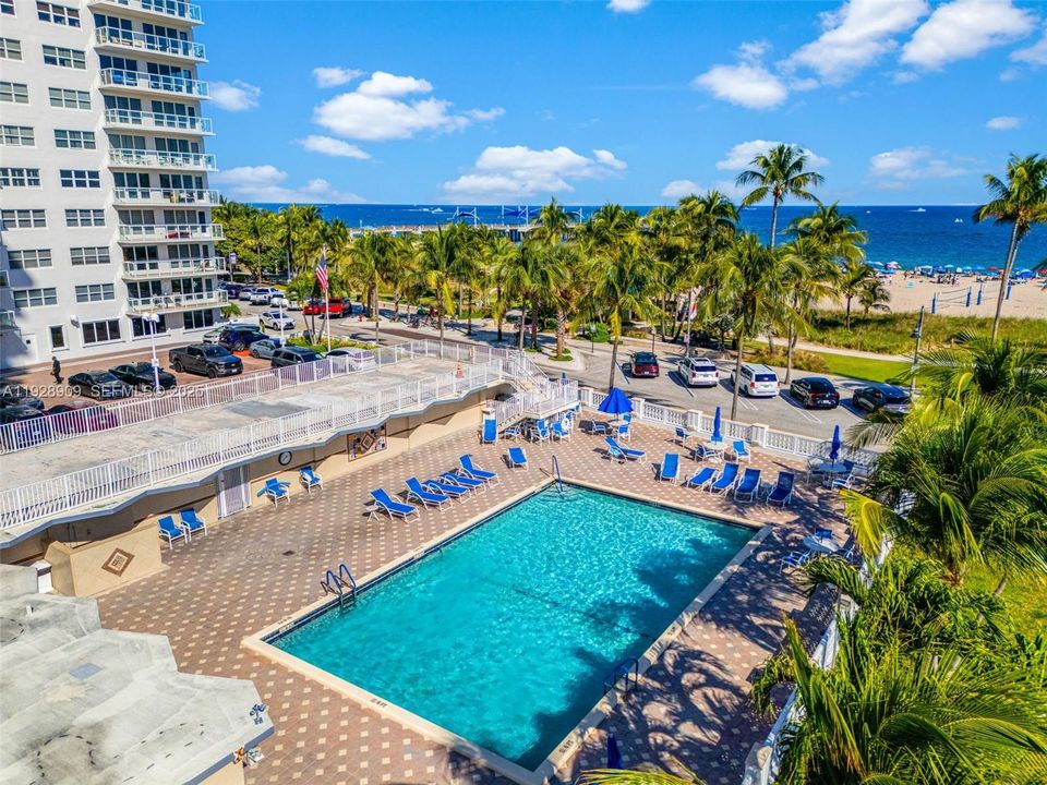 For Sale: $489,900 (2 beds, 2 baths, 1450 Square Feet)