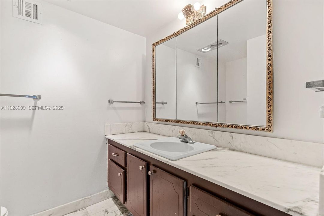 For Sale: $489,900 (2 beds, 2 baths, 1450 Square Feet)