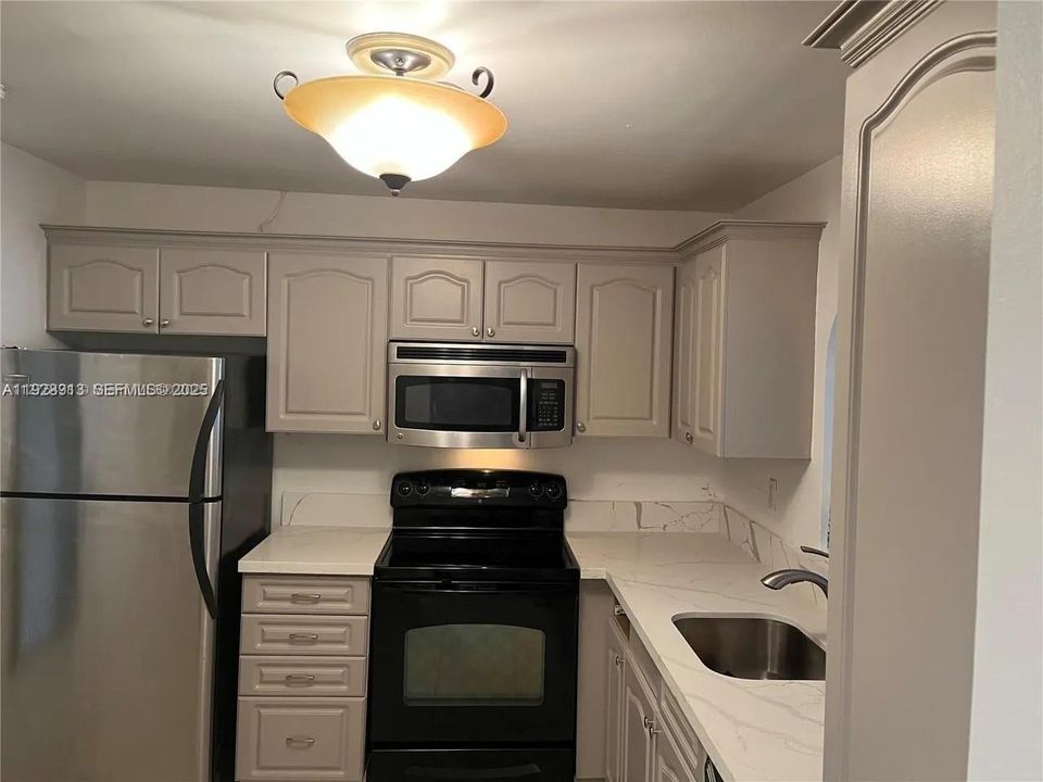 For Rent: $2,050 (2 beds, 2 baths, 1260 Square Feet)