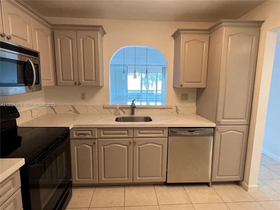For Rent: $2,050 (2 beds, 2 baths, 1260 Square Feet)