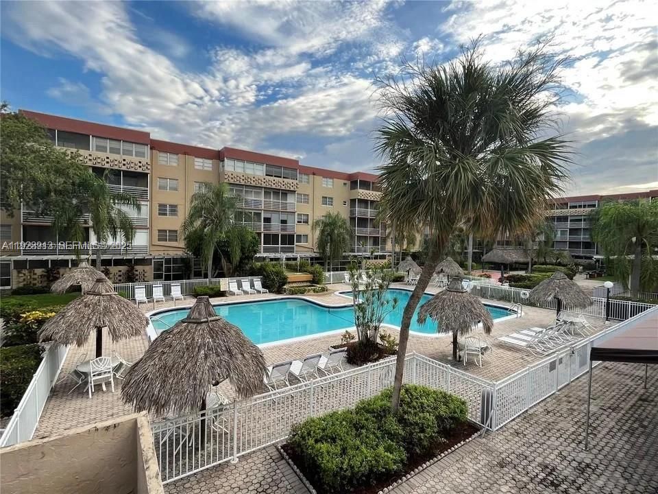 For Rent: $2,050 (2 beds, 2 baths, 1260 Square Feet)