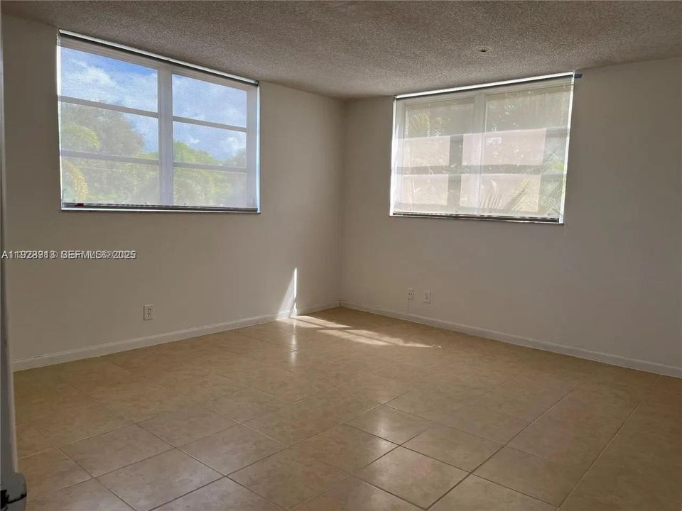 For Rent: $2,050 (2 beds, 2 baths, 1260 Square Feet)