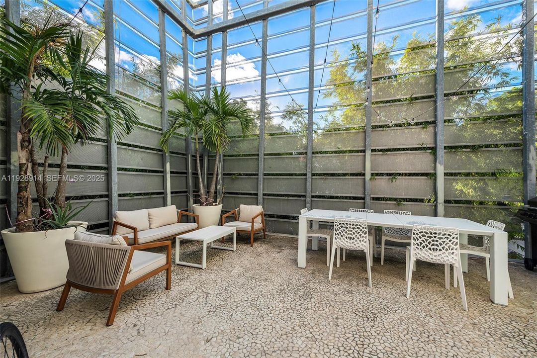 For Rent: $7,000 (2 beds, 2 baths, 1267 Square Feet)