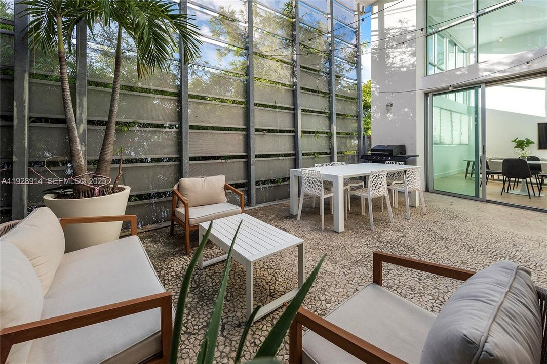 For Rent: $7,000 (2 beds, 2 baths, 1267 Square Feet)