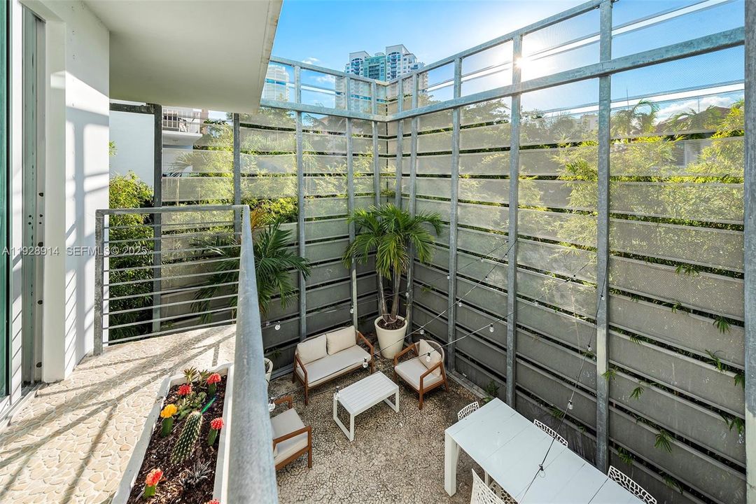 For Rent: $7,000 (2 beds, 2 baths, 1267 Square Feet)