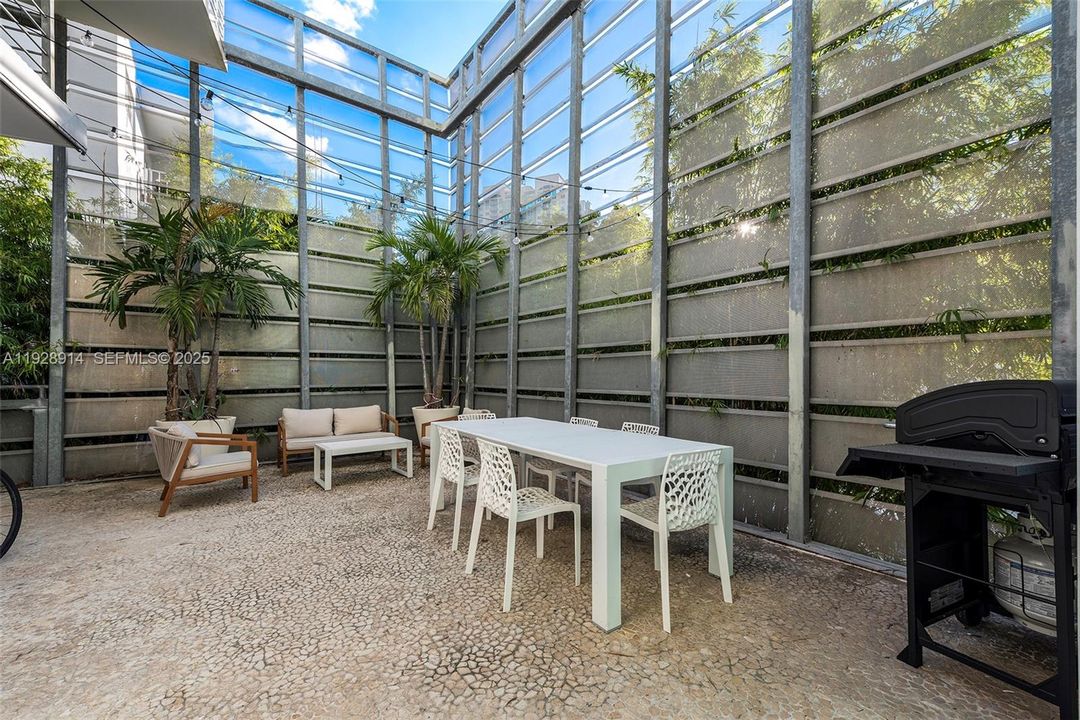 For Rent: $7,000 (2 beds, 2 baths, 1267 Square Feet)