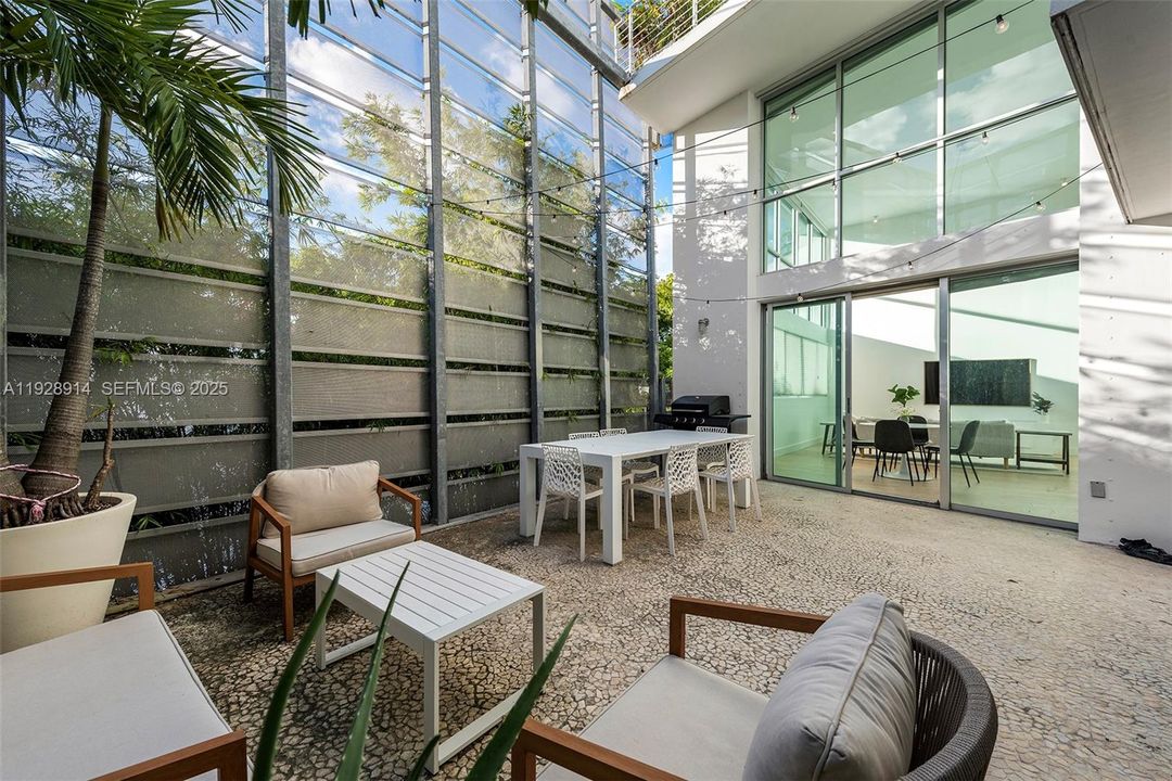 For Rent: $7,000 (2 beds, 2 baths, 1267 Square Feet)