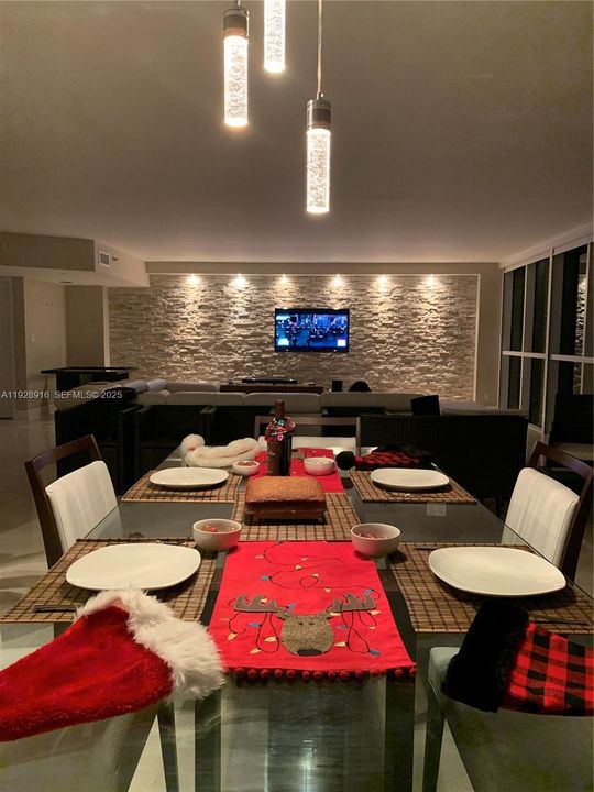 出租: $8,300 (2 贝兹, 2 浴室, 2020 平方英尺)