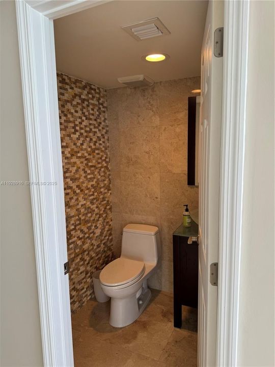 出租: $8,300 (2 贝兹, 2 浴室, 2020 平方英尺)