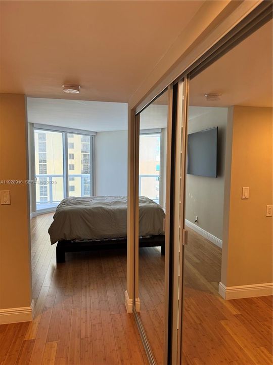 出租: $8,300 (2 贝兹, 2 浴室, 2020 平方英尺)