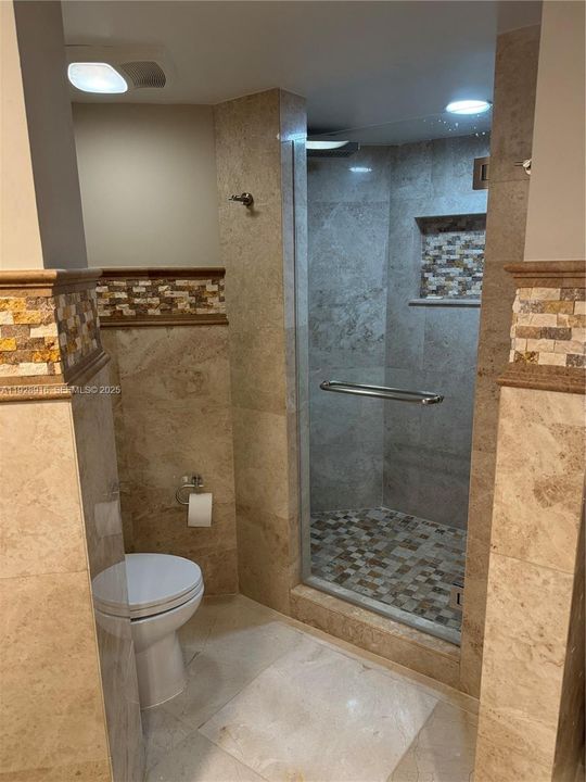 出租: $8,300 (2 贝兹, 2 浴室, 2020 平方英尺)