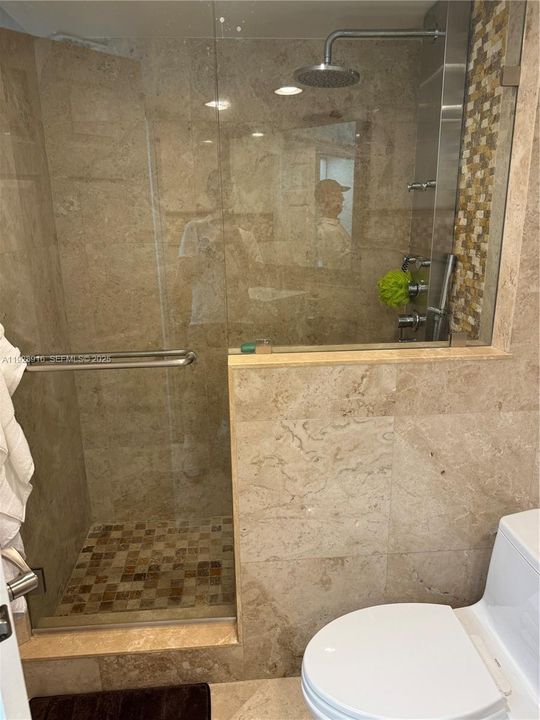 出租: $8,300 (2 贝兹, 2 浴室, 2020 平方英尺)