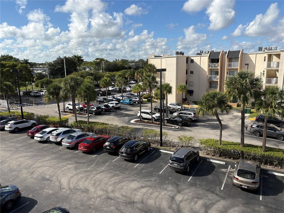 出租: $1,825 (1 贝兹, 1 浴室, 715 平方英尺)