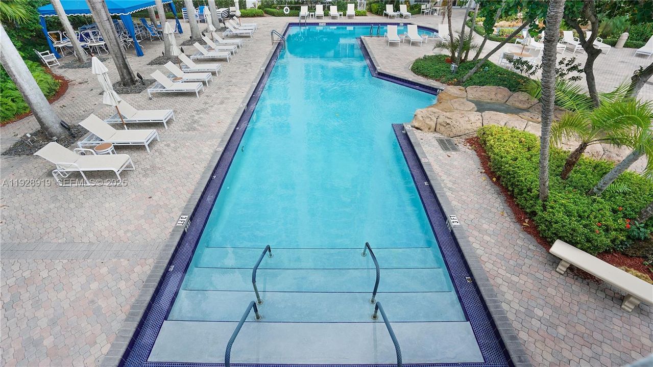 For Sale: $389,000 (1 beds, 1 baths, 1050 Square Feet)