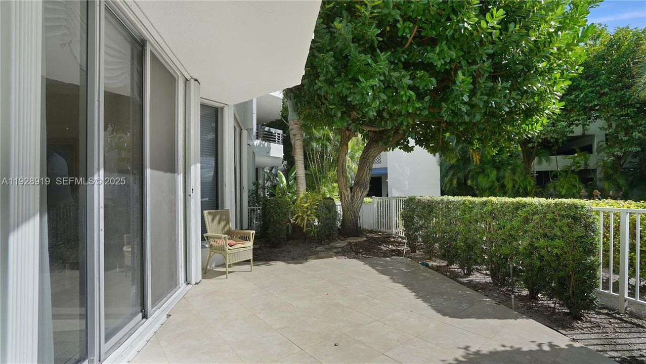 For Sale: $389,000 (1 beds, 1 baths, 1050 Square Feet)