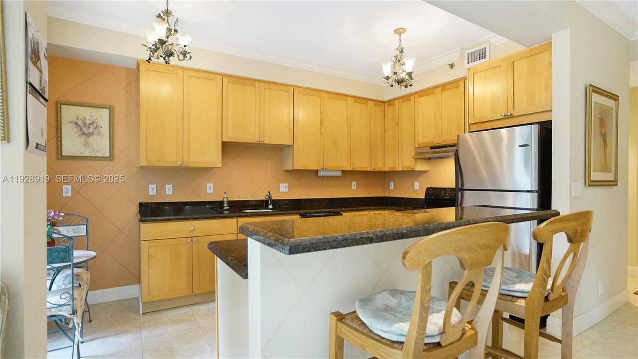 For Sale: $389,000 (1 beds, 1 baths, 1050 Square Feet)