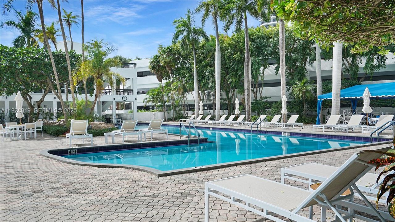 For Sale: $389,000 (1 beds, 1 baths, 1050 Square Feet)