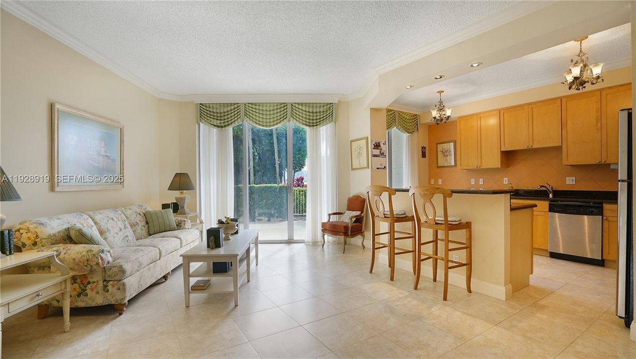 For Sale: $389,000 (1 beds, 1 baths, 1050 Square Feet)
