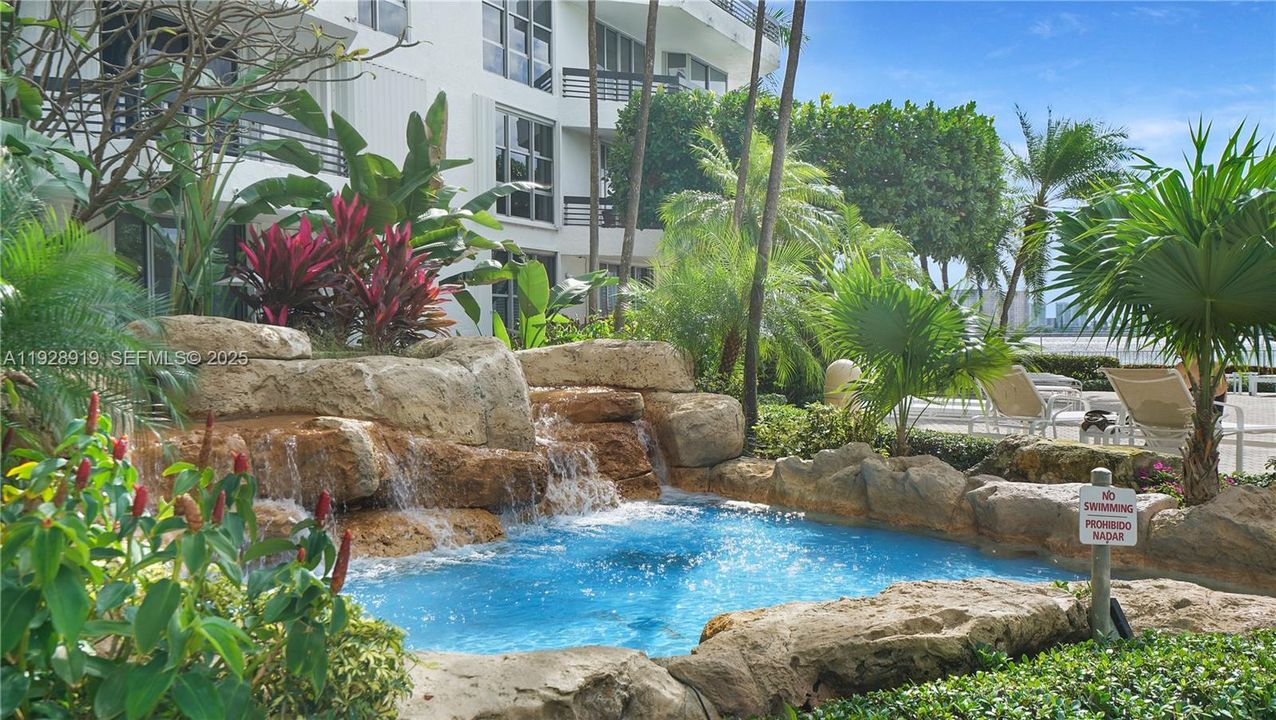 For Sale: $389,000 (1 beds, 1 baths, 1050 Square Feet)