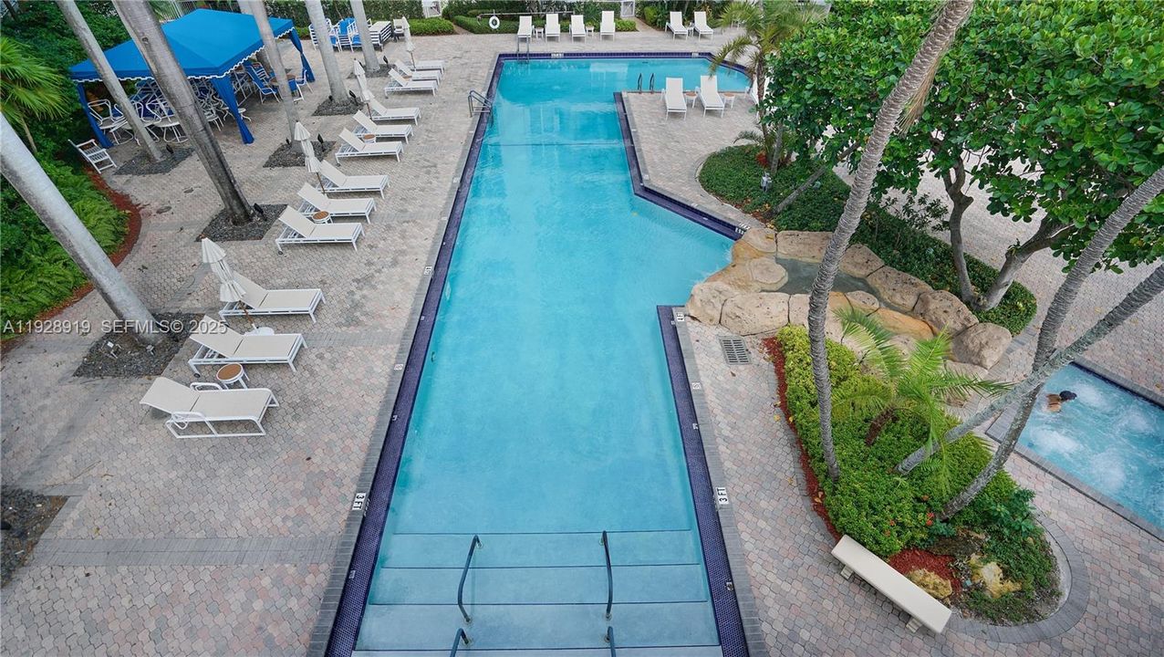 For Sale: $389,000 (1 beds, 1 baths, 1050 Square Feet)