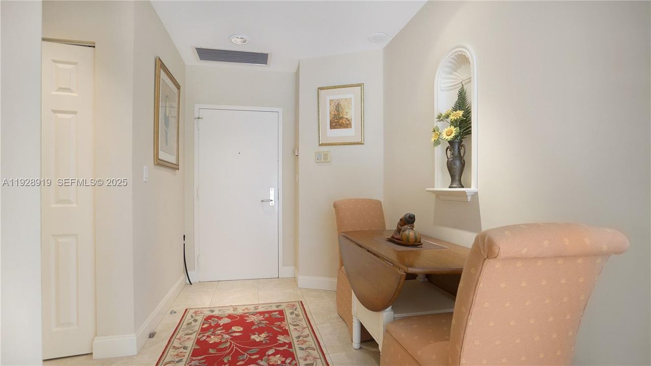 For Sale: $389,000 (1 beds, 1 baths, 1050 Square Feet)