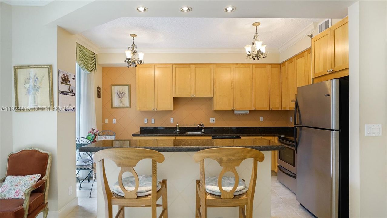 For Sale: $389,000 (1 beds, 1 baths, 1050 Square Feet)