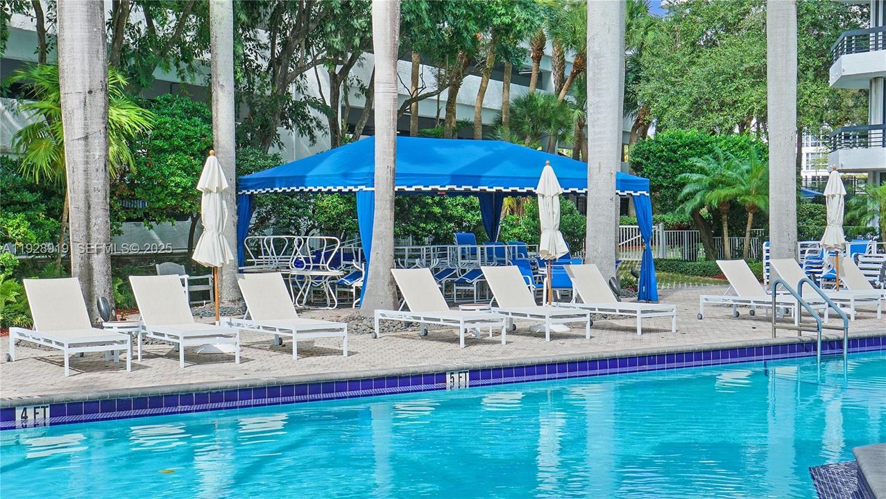 For Sale: $389,000 (1 beds, 1 baths, 1050 Square Feet)