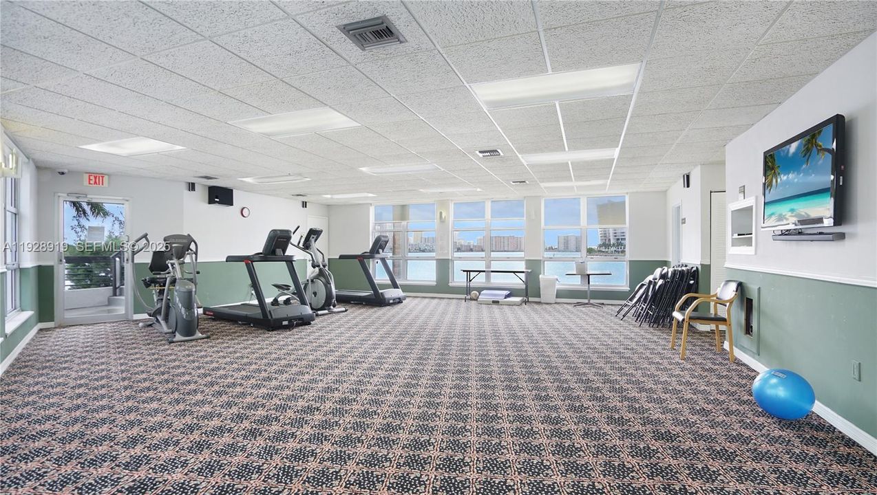 For Sale: $389,000 (1 beds, 1 baths, 1050 Square Feet)