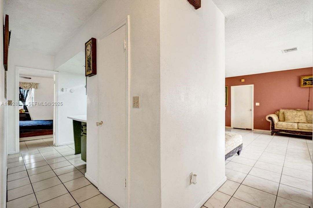 待售: $395,000 (4 贝兹, 2 浴室, 1776 平方英尺)